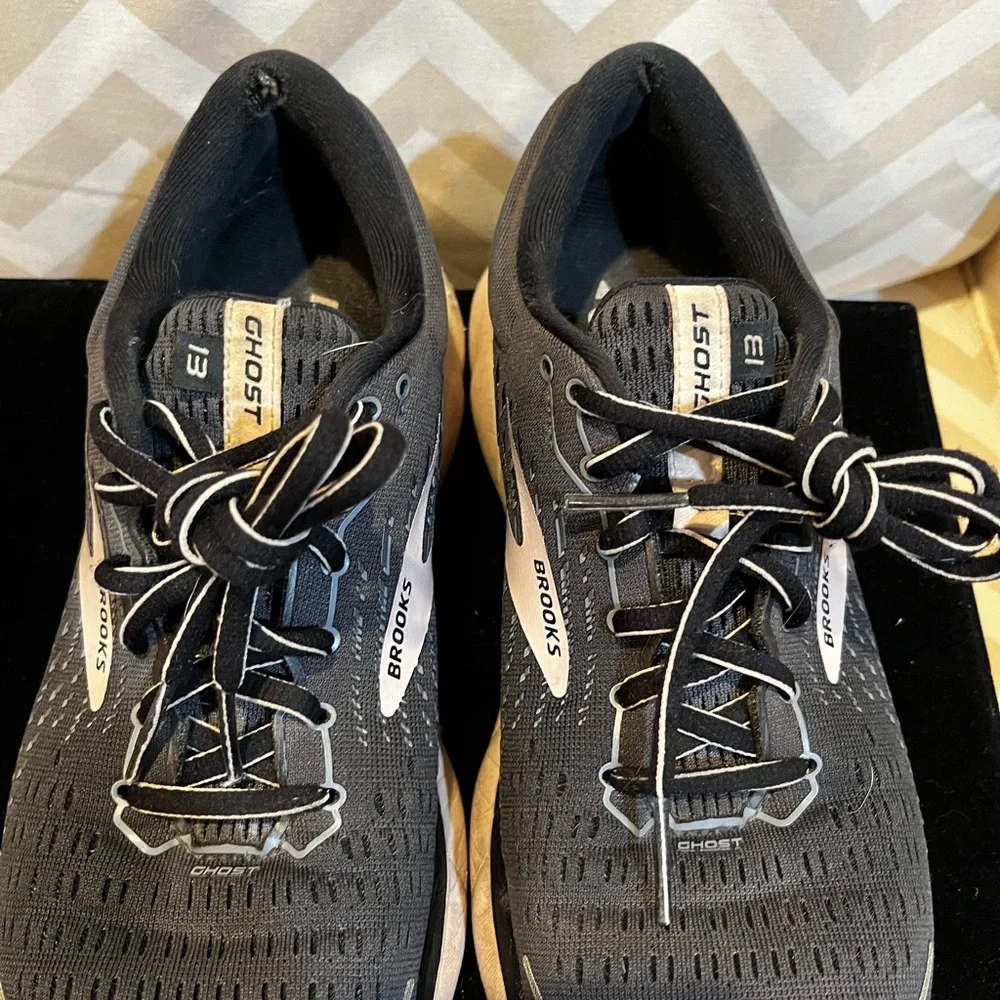 Brooks Ghost 13 size 9 gray and pink sneakers - Picture 6 of 9